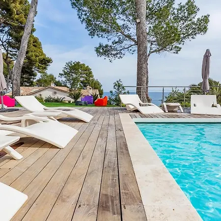 Villa De 5 Chambres A Antibes Avec Magnifique Vue Sur La Mer Piscine Privee Jardin Clos Βίλα *