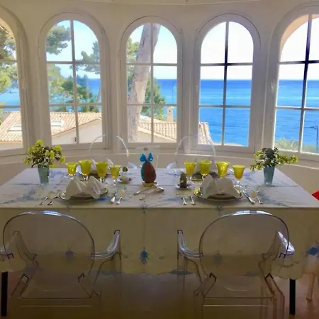 Villa De 5 Chambres A Antibes Avec Magnifique Vue Sur La Mer Piscine Privee Jardin Clos Βίλα Αντίμπ