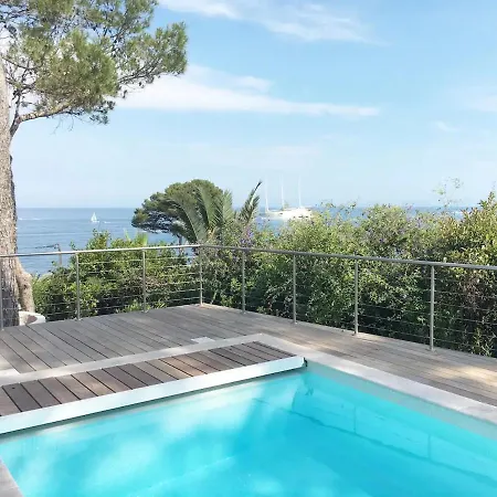 Villa De 5 Chambres A Antibes Avec Magnifique Vue Sur La Mer Piscine Privee Jardin Clos Βίλα *